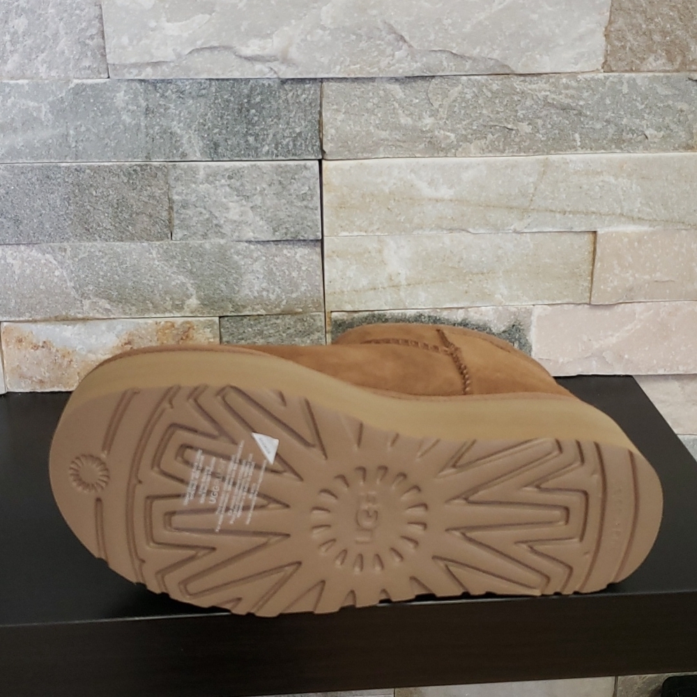 UGG Women's Classic Ultra Mini Platform Boot - Picture 9 of 9